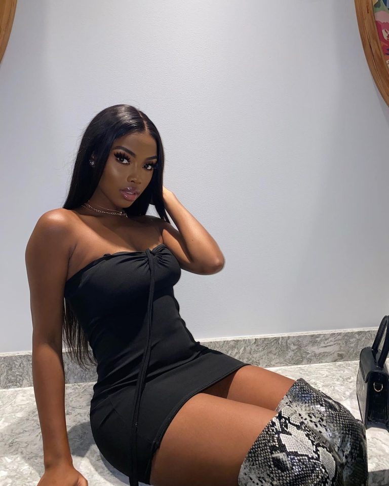 BlackDomina — hôtesse tel rose black